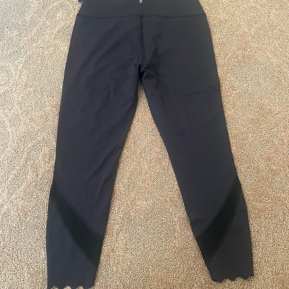 Peloton XL NWT Black leggings floral cut hem NWT Retail 90 host pick - Picture 15 of 17